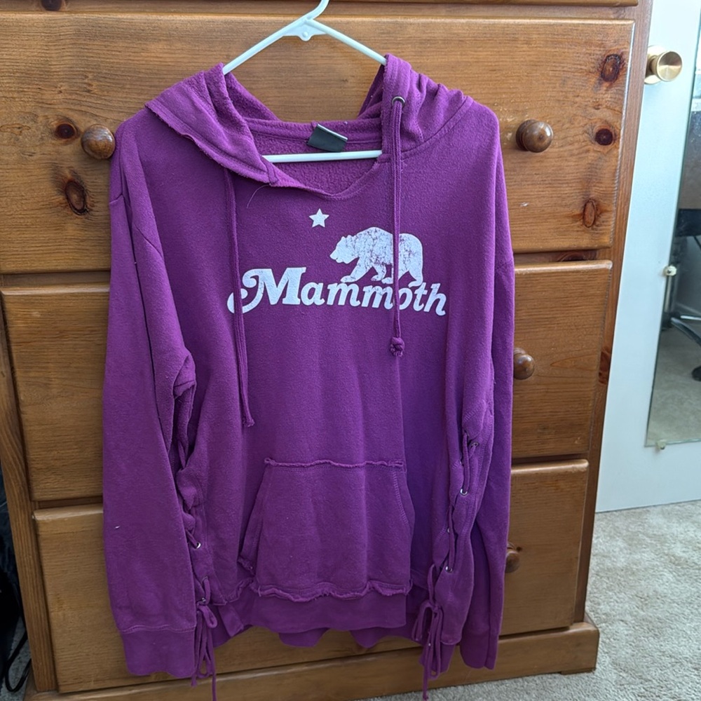 Women’s extra large light sweatshirt with hood